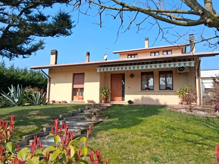 Casa con 7 locali in vendita in Via dellIndustria N, Orgiano