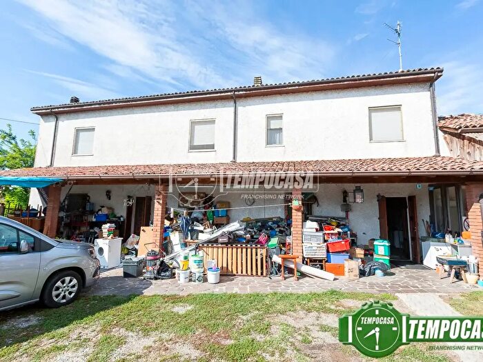 Casa con 8 locali in vendita in Via Barnabo', Gombito