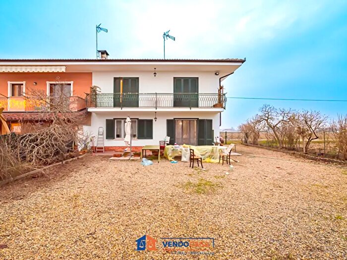 Casa quadrilocale in vendita in Via Revello, Carde