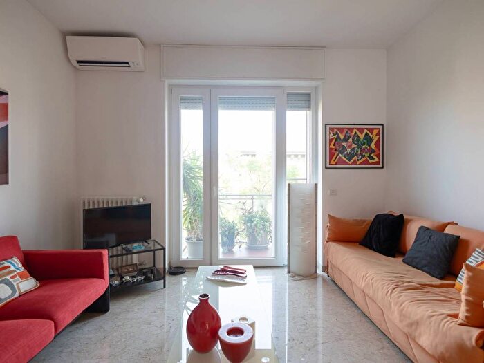 Appartamento trilocale in affitto in Via Andrea Solari, Solari, Milano