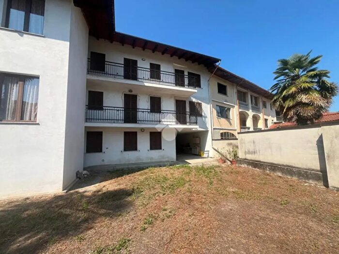 Casa con 7 locali in vendita in Via IV Novembre, Lessolo