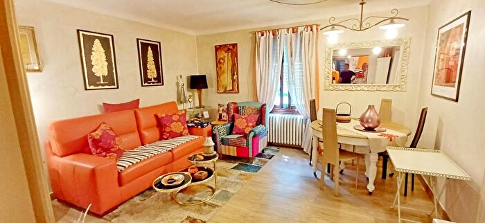 Appartamento quadrilocale in vendita in Piazza Umberto I Bagno a Ripoli, Bagno A Ripoli