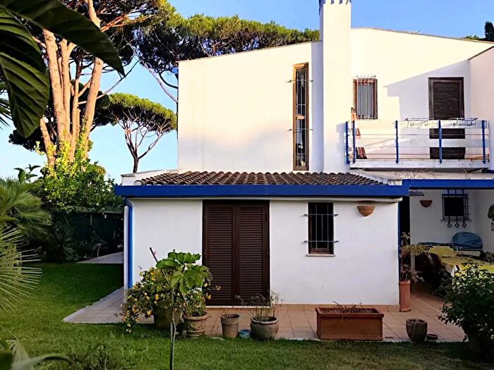 Casa con 7 locali in vendita in Via Terracina, San Felice Circeo