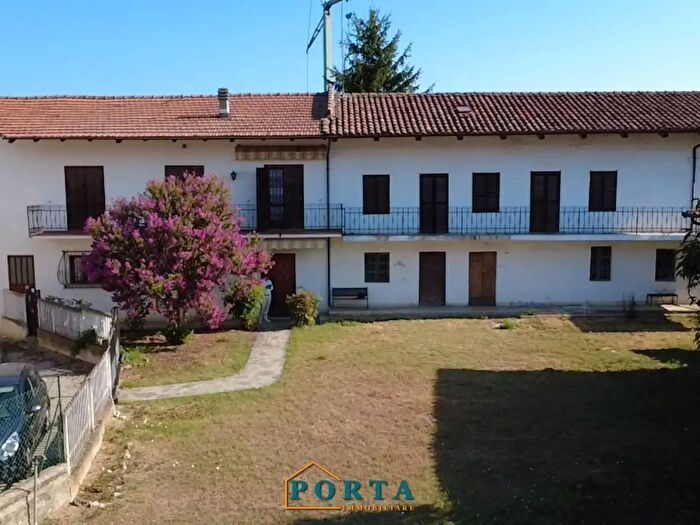 Casa con 12 locali in vendita in Frazione Naviante, Farigliano