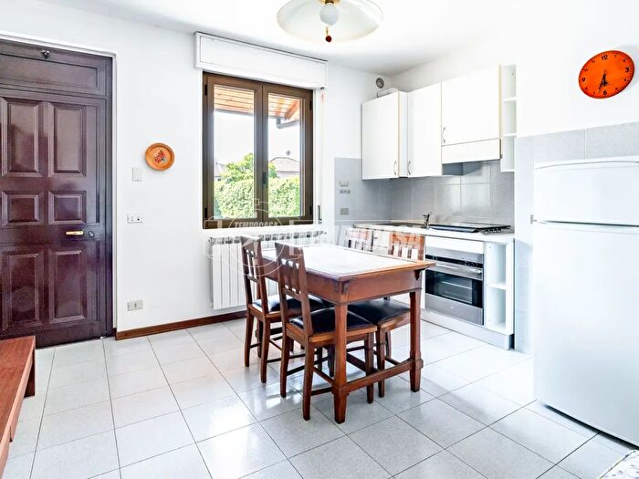 Appartamento bilocale in vendita in Via Trieste, Caronno Pertusella