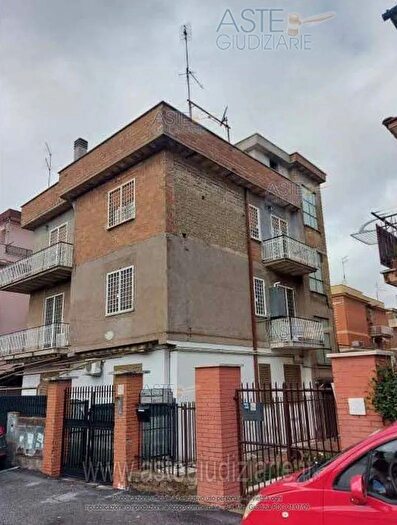 Appartamento trilocale in vendita in Via Jacopo Torriti, Roma