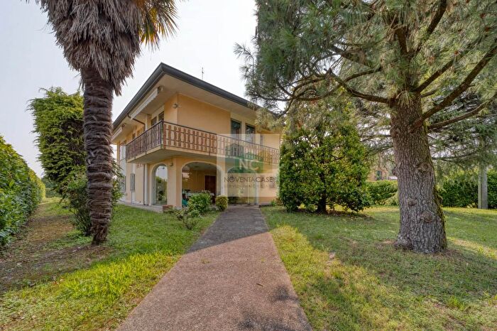 Appartamento con 8 locali in vendita in Via Noventana, Noventa Padovana