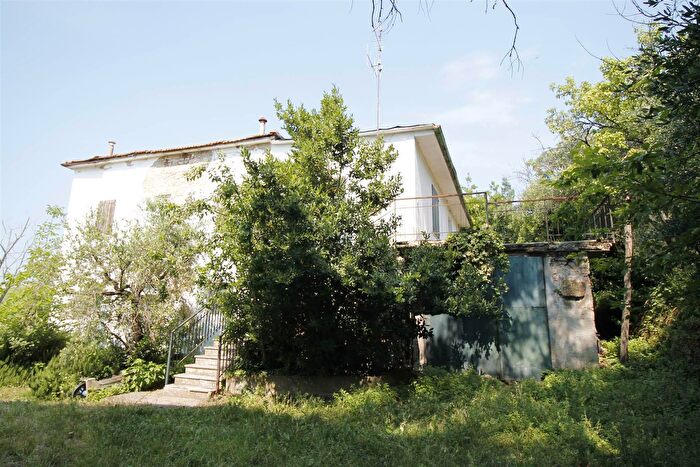 Casa con 8 locali in vendita in Castrocaro Terme