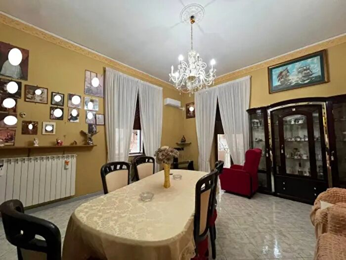 Appartamento trilocale in affitto in Vico Politi, Napoli
