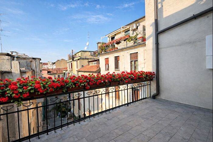 Appartamento trilocale in affitto in Via Guido dArezzo, Pagano, Milano