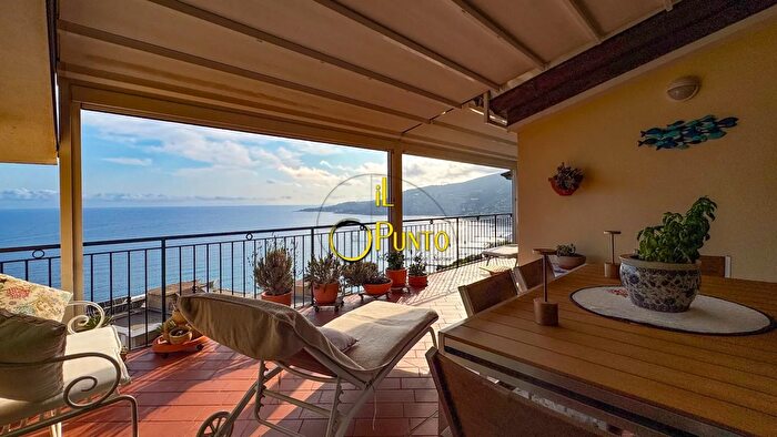 Appartamento trilocale in vendita in Corso Garibaldi, Ospedaletti