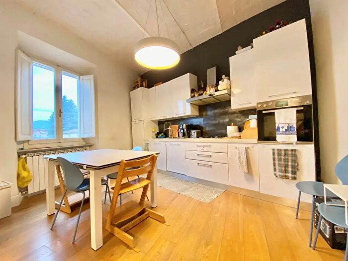 Appartamento con 6 locali in vendita in Pistoia