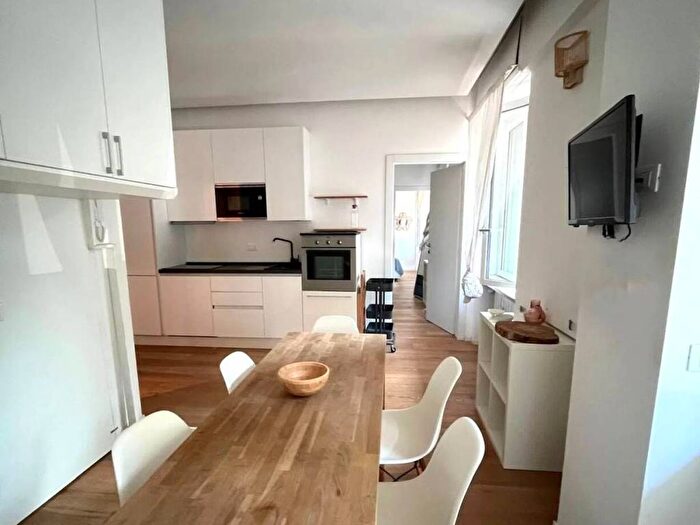 Appartamento trilocale in affitto in Via Contardo Ferrini, Porta Romana Medaglie dOro, Milano