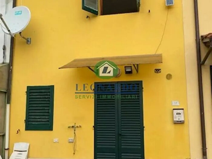 Casa quadrilocale in vendita in Massa E Cozzile