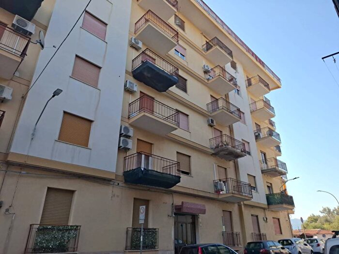 Appartamento con 5 locali in affitto in Via Alcide De Gasperi, Centro, Bagheria
