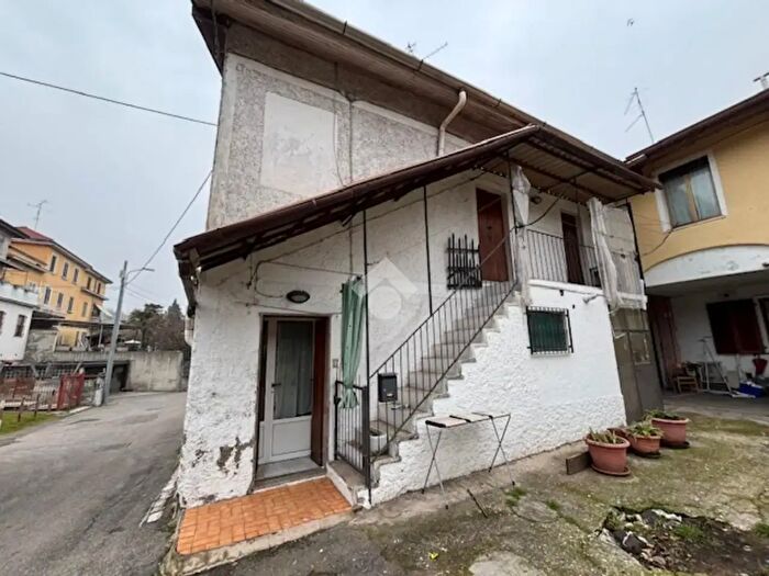 Appartamento trilocale in vendita in Via Andrea Doria, Limbiate