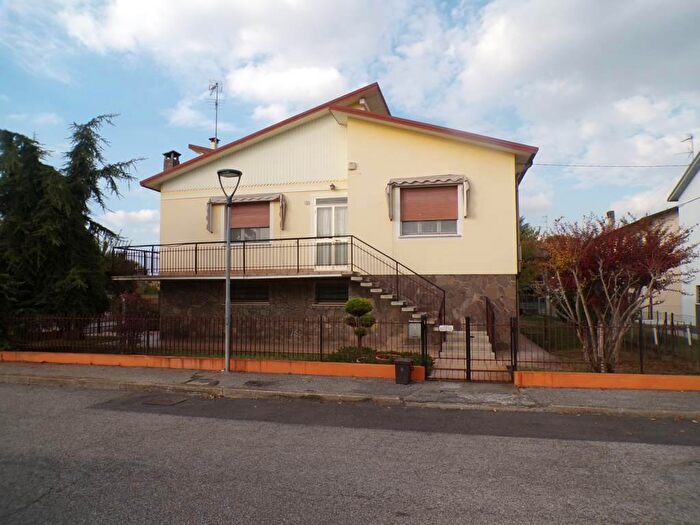 Casa con 6 locali in vendita in Via Garibaldi, Ostellato