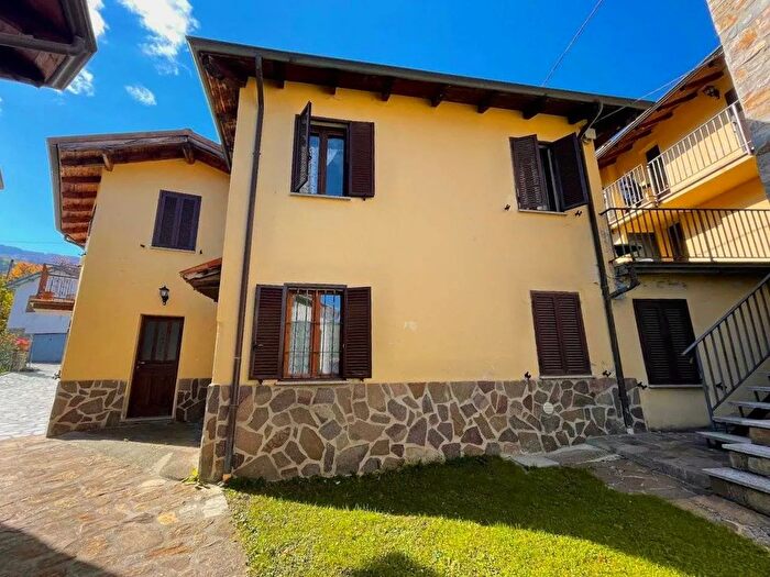 Casa con 10 locali in vendita in Frazione Montecapraro Fabbrica Curone Alessandria, Fabbrica Curone