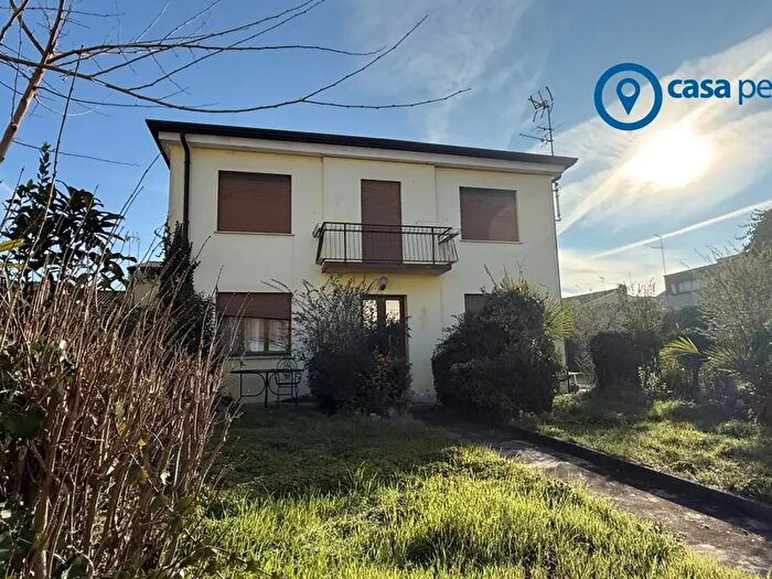 Casa quadrilocale in vendita in Via Giuseppe Mazzo, Rovigo