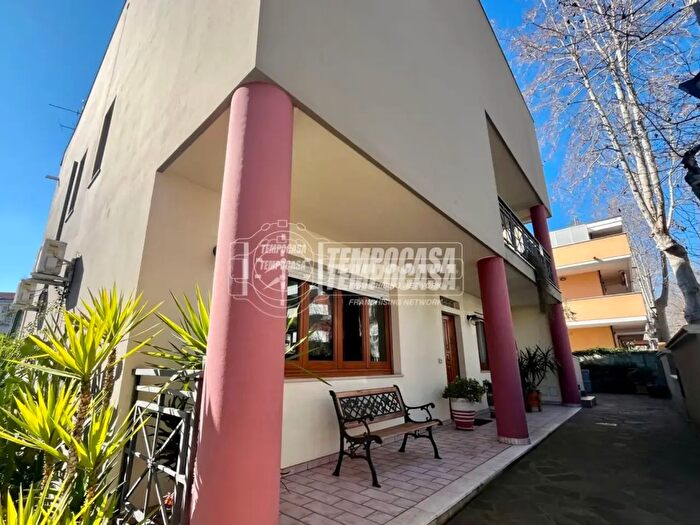 Appartamento quadrilocale in vendita in Via del Santuario, Pescara