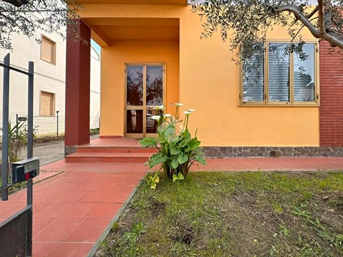 Casa con 5 locali in affitto in Via Ugo Foscolo, Campi Bisenzio