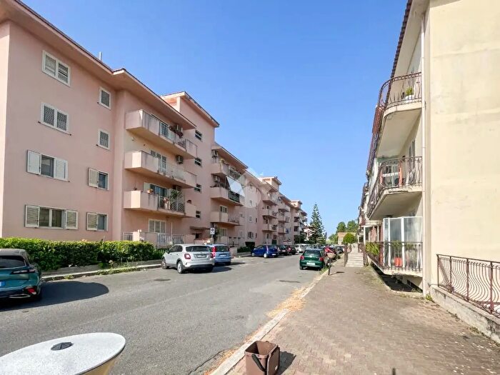 Appartamento quadrilocale in vendita in Via Tommaso De Gregorio, Milazzo