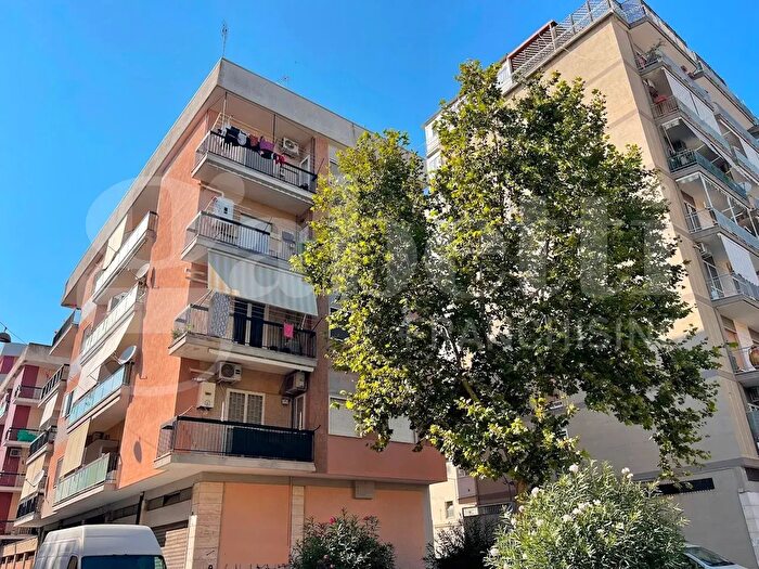 Appartamento trilocale in vendita in Via Mario E Severina De Lilla, Bari