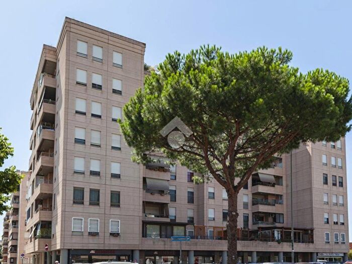 Appartamento trilocale in affitto in Via caterina troiani, Torrino, Roma