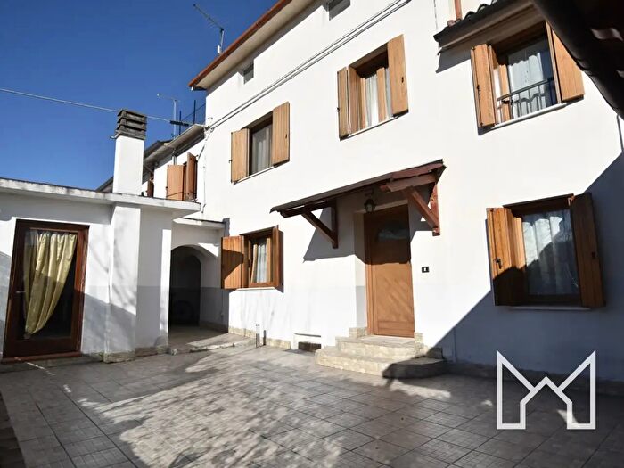 Casa quadrilocale in vendita in Romano DEzzelino