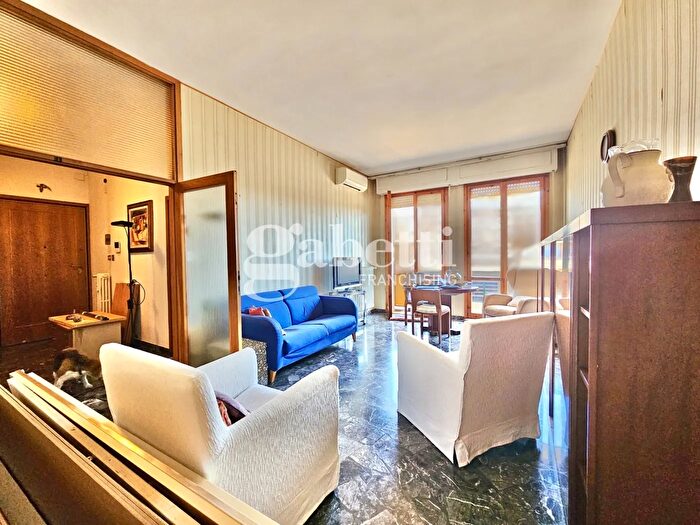 Appartamento con 5 locali in vendita in Via Foscolo, Scandicci