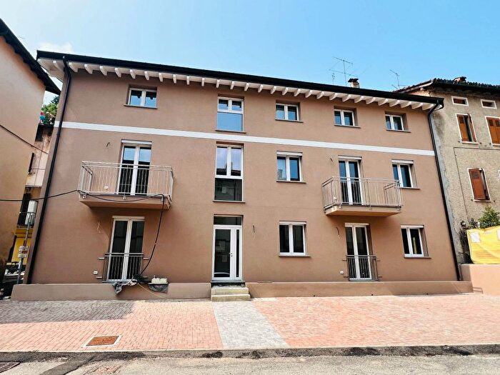 Appartamento bilocale in affitto in Via Sagrato Parrocchiale SNC, Cremenaga