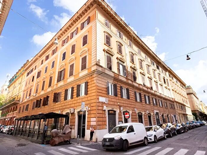 Appartamento quadrilocale in vendita in Via Ostia, Roma