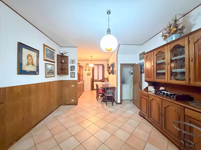 Casa con 5 locali in vendita in Camaiore