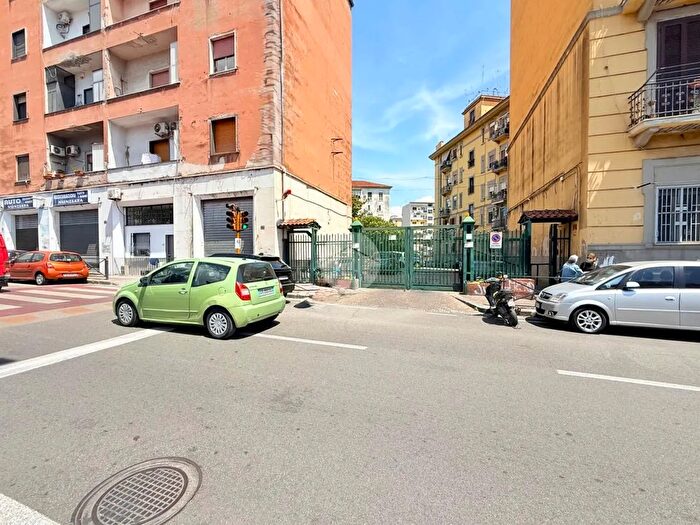 Appartamento trilocale in vendita in Corso Malta, Napoli