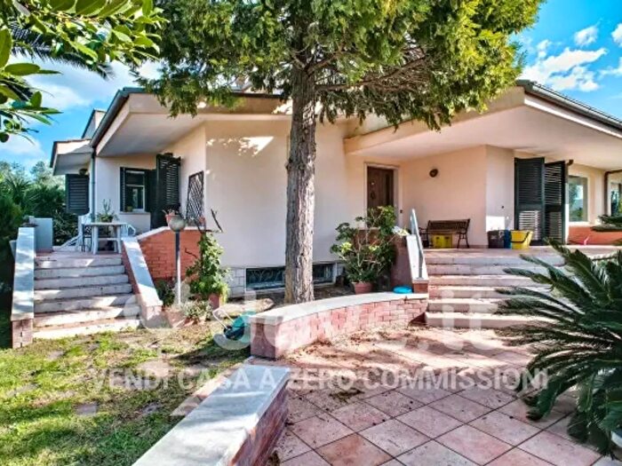 Casa con 6 locali in vendita in Via Piave, Crispiano
