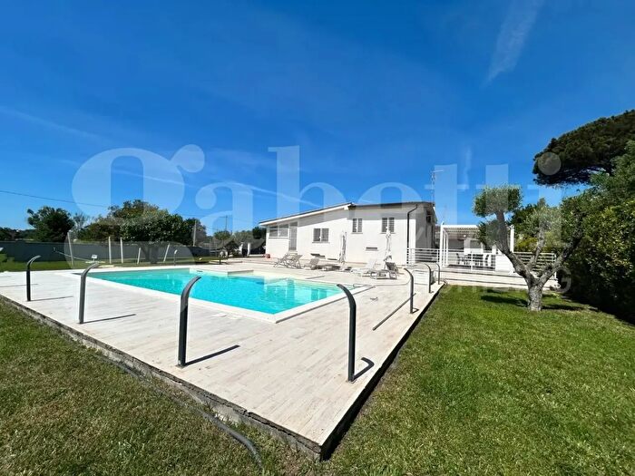 Casa quadrilocale in vendita in Via dei Cotogni, Ardea