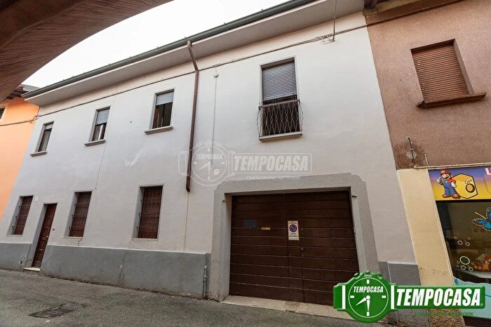 Casa con 7 locali in vendita in Rivolta DAdda