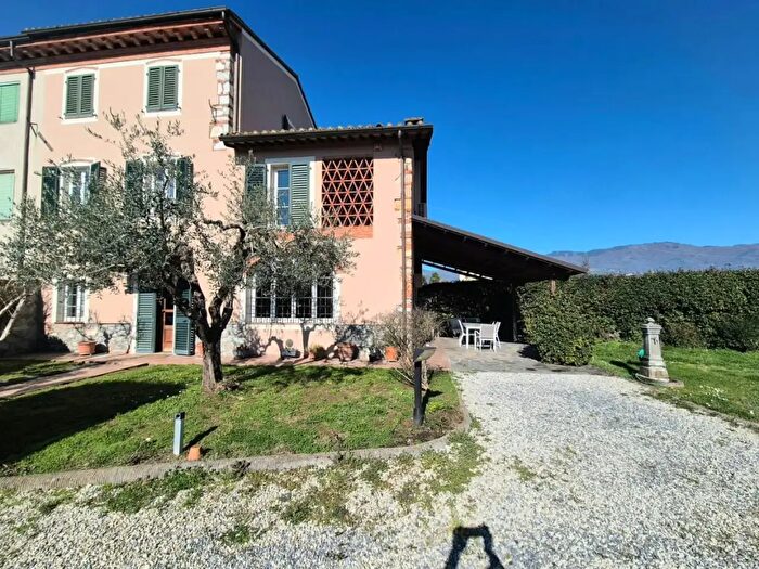 Casa con 9 locali in vendita in Cecchetti, Lucca