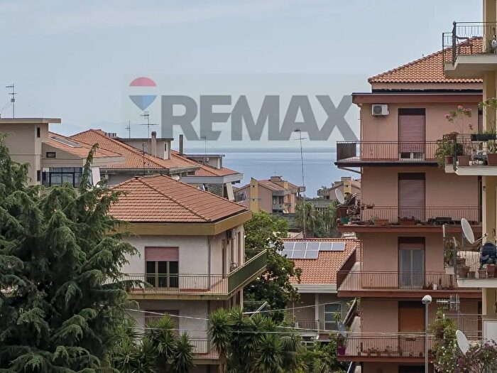 Appartamento quadrilocale in vendita in Via Catania, Giarre