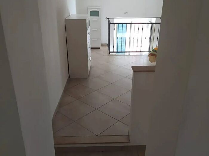 Appartamento trilocale in affitto in Vico Santo Spirito di Palazzo, Napoli