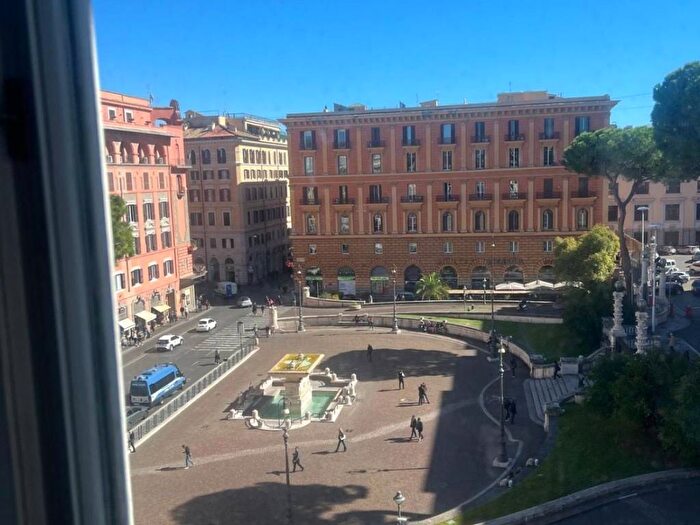 Appartamento trilocale in affitto in Piazza del Viminale, Monti, Roma
