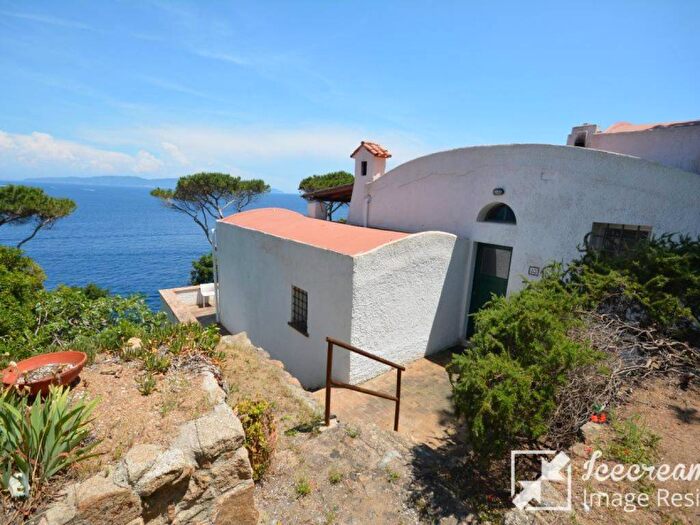 Casa con 6 locali in affitto in Giglio Porto, Isola del Giglio