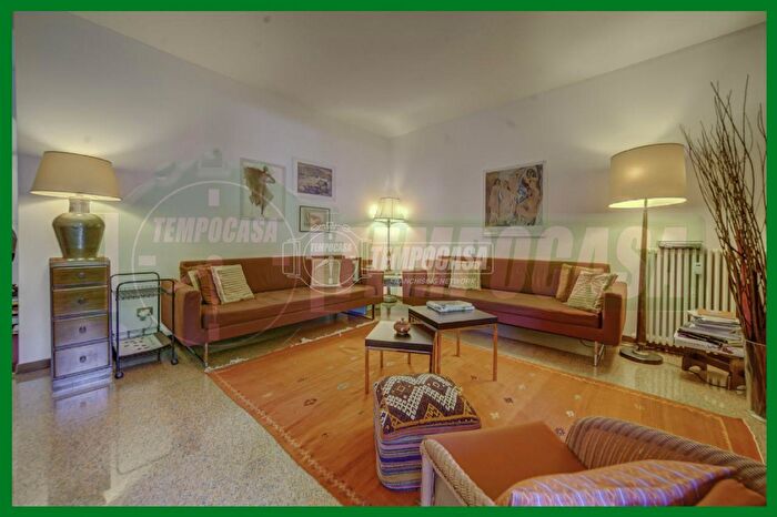 Appartamento trilocale in vendita in Laveno Mombello