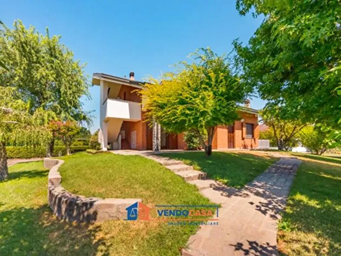 Casa con 6 locali in vendita in Strada Acqui, Alessandria
