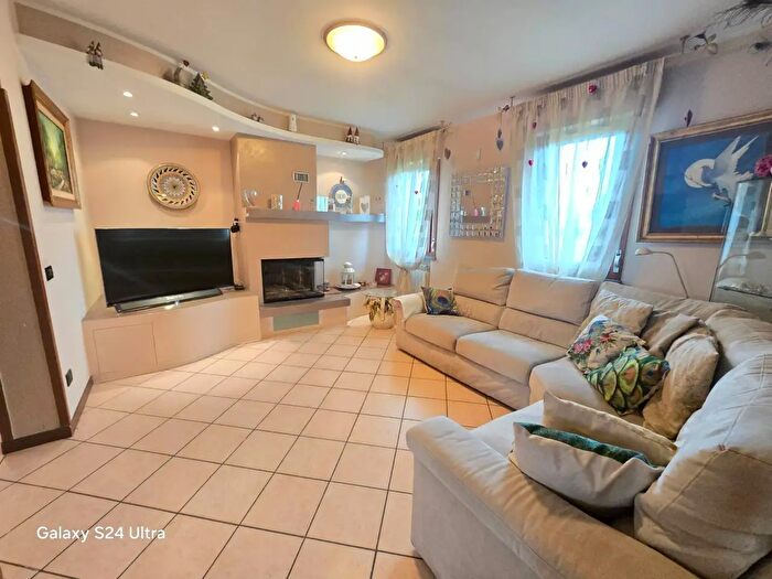 Appartamento con 5 locali in vendita in Via Mazzei, Altopascio