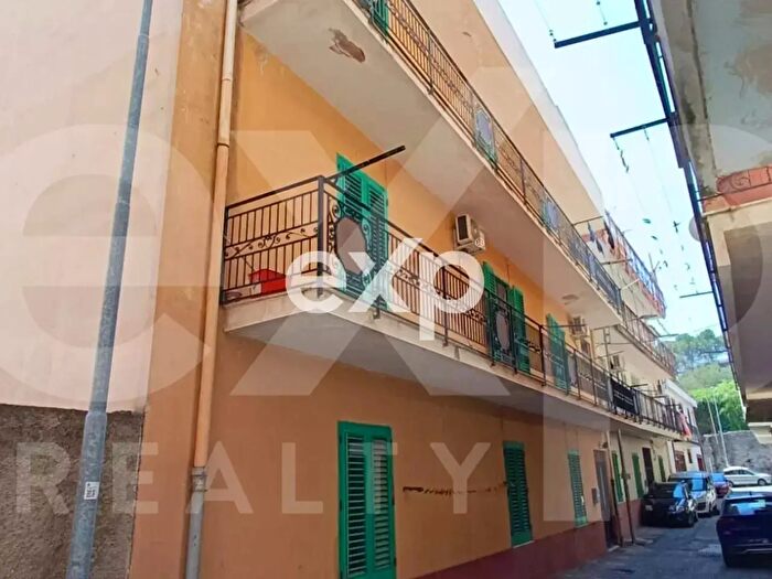Appartamento quadrilocale in vendita in Traversa Prima di Via Nasari, Messina