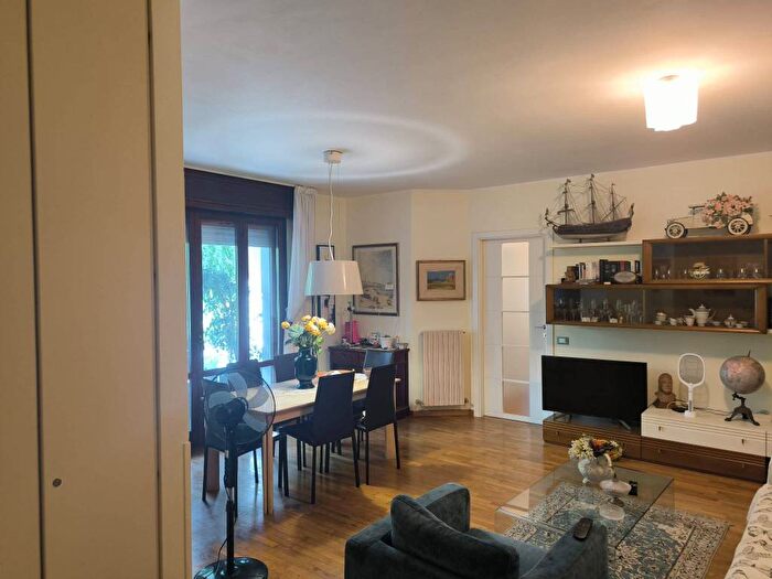 Appartamento trilocale in vendita in Via Fabio Tombari, Sassonia, Fano