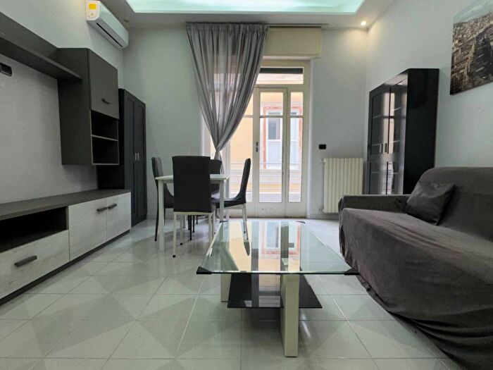 Appartamento bilocale in affitto in Via dellAvvocata, Monte Santo, Napoli