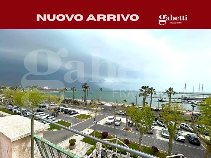 Appartamento trilocale in vendita in Vico Buonomo, Gaeta