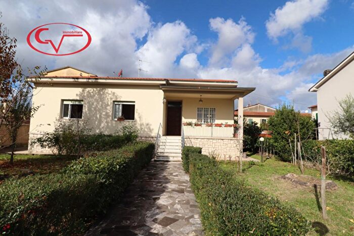 Casa con 6 locali in vendita in Via Cilembrini, Montevarchi